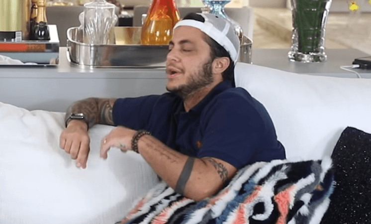 Thammy surpreende e diz que namoraria com um homem