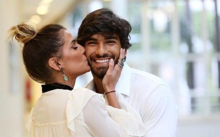 Deborah Secco dá entrevista e faz revelações sobre seu casamento com Hugo Moura