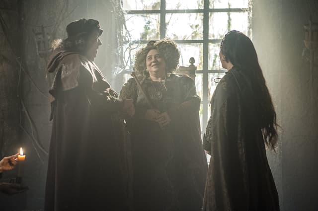 Heráclito (Marcos de Oliveira), Margô (Cristina Mutarelli) e Lucrécia (Tatá Werneck) no castelo de Alcaluz (Foto: Globo/Estevam Avellar) Heráclito (Marcos de Oliveira), Margô (Cristina Mutarelli) e Lucrécia (Tatá Werneck) no castelo de Alcaluz (Foto: Globo/Estevam Avellar)