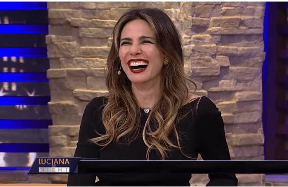 Na pista, Luciana Gimenez abre o jogo e conta que já mandou nudez e é adepta a fetiche curioso