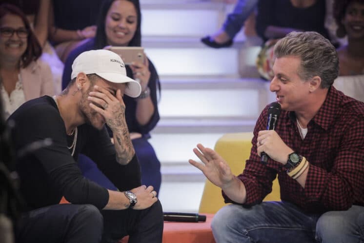 Neymar se emociona no Caldeirão do Huck e chora ao mostrar casa que morou no passado para Bruna Marquezine