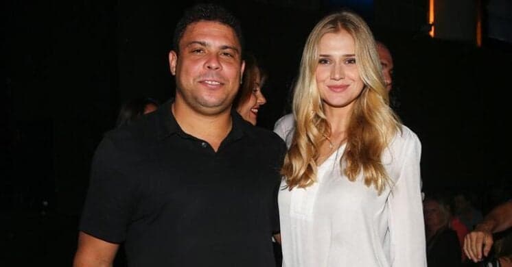 De férias, Ronaldo Fenômeno chama atenção com forma física ao lado da namorada, na Espanha
