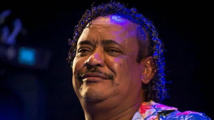 Colunista noticia saída de Compadre Washington do grupo É o Tchan e cantor se pronuncia