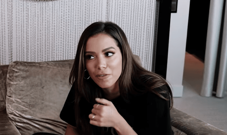 Anitta revela que vive perdendo peça íntima e surpreende