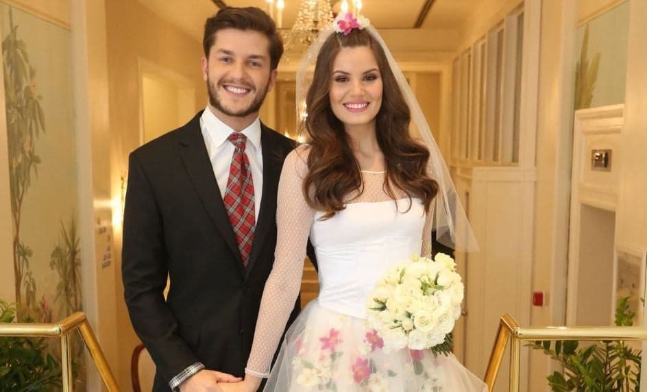 Camila Queiroz e Klebber Toledo em casamento junino (Foto: Reprodução) Camila Queiroz e Klebber Toledo em casamento junino (Foto: Reprodução)