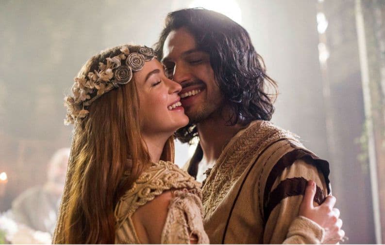 Amália e Afonso se casarão em Deus Salve o Rei (Foto: Marília Cabral/ Globo)