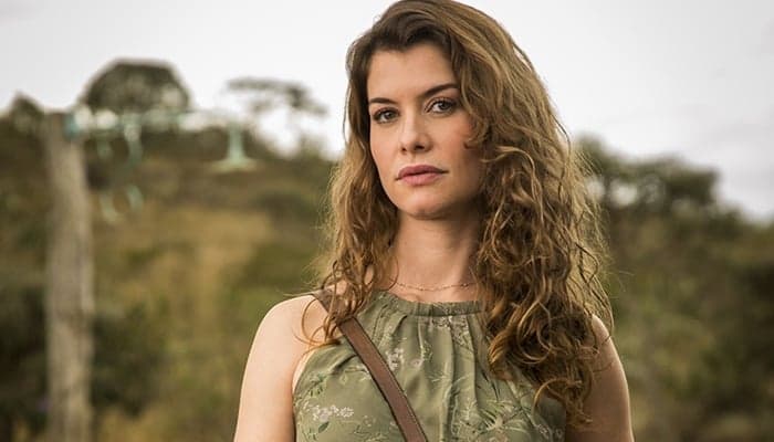 Espelho da Vida: Revoltada, Lenita desabafa e revela segredo de Isabel para Marcelo