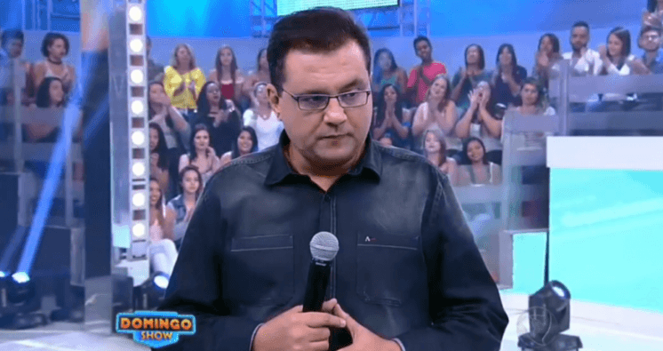 Geraldo Luís esclarece porque a Record diminuiu o tempo e tirou a plateia do Domingo Show