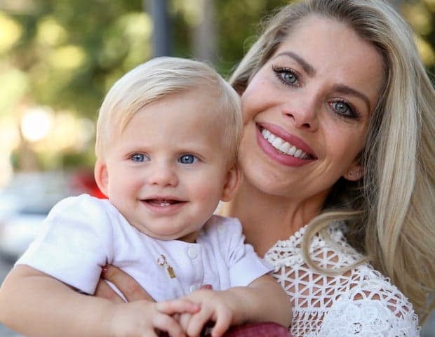 Karina Bacchi mostra momento íntimo do filho, gera polêmica e é detonada na web