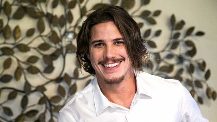 Rômulo Arantes Neto interpreta galã da TV em próxima novela das 18h da Globo