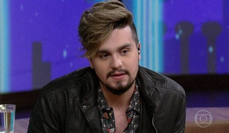 Luan Santana admite que foi difícil se relacionar com meninas no passado