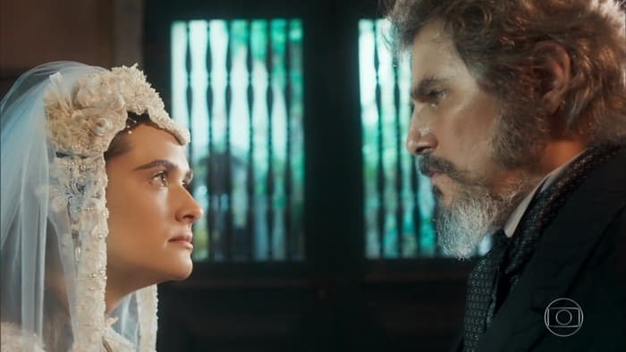 Juliana Paiva (Marocas) e Edson Celulari (Dom Sabino) no 1º capítulo de O Tempo Não Para (Foto: Reprodução/Globo) Juliana Paiva (Marocas) e Edson Celulari (Dom Sabino) no 1º capítulo de O Tempo Não Para (Foto: Reprodução/Globo)