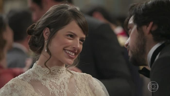 Ema (Agatha Moreira) e Ernesto (Rodrigo Simas) em cena de Orgulho e Paixão (Foto: Reprodução/Globo) Ema (Agatha Moreira) e Ernesto (Rodrigo Simas) em cena de Orgulho e Paixão (Foto: Reprodução/Globo)