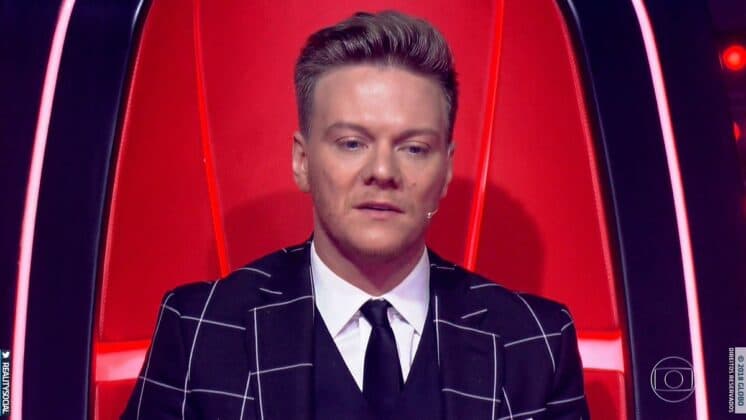 No The Voice, Michel Teló elimina candidata que já trabalhou com ele, causa estranheza e se justifica