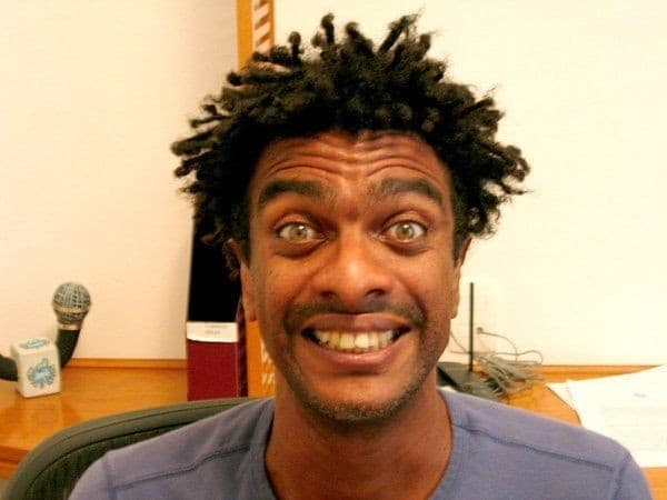 Ex-Casseta, Helio de La Peña posa ao lado dos 4 irmãos e detalhe chama atenção: "Parece aqueles filmes do Eddie Murphy"