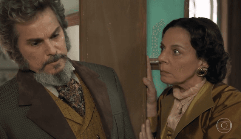 Dom Sabino e Agustina em O Tempo Não Para (Foto: Reprodução) Dom Sabino e Agustina em O Tempo Não Para (Foto: Reprodução)
