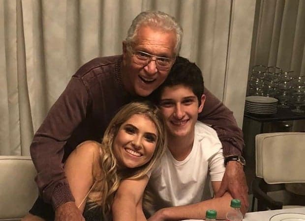 Carlos Alberto e os filhos gêmeos (Foto: Reprodução)