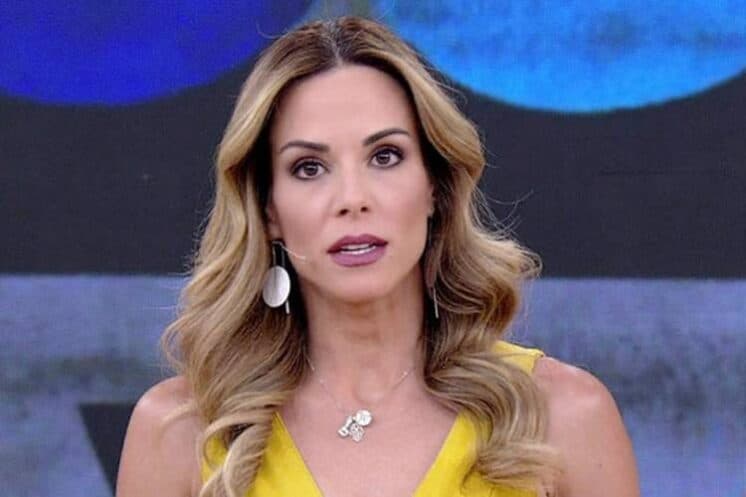 Enfrentando o câncer, Ana Furtado volta para o É de Casa, surpreende com a aparência e faz publicação na web