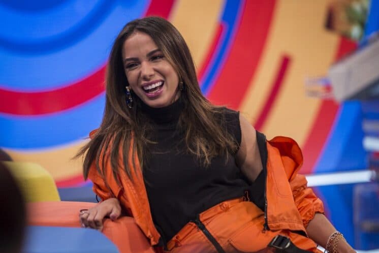 Envolvida em polêmicas, Anitta relembra episódio que chamou fã de "pobre'' e esclarece situação