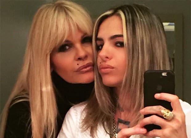 Monique Evans desiste de ser evangélica, revela preconceito em relação a sua sexualidade e expõe drama