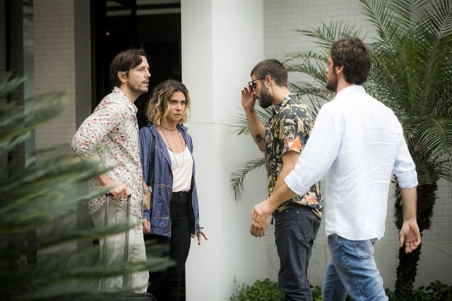 Beto (Emilio Dantas) e Ícaro (Chay Suede) impedem fuga de Luzia (Giovanna Antonelli) em Segundo Sol (Foto: Globo/João Miguel Júnior) Beto (Emilio Dantas) e Ícaro (Chay Suede) impedem fuga de Luzia (Giovanna Antonelli) em Segundo Sol (Foto: Globo/João Miguel Júnior)