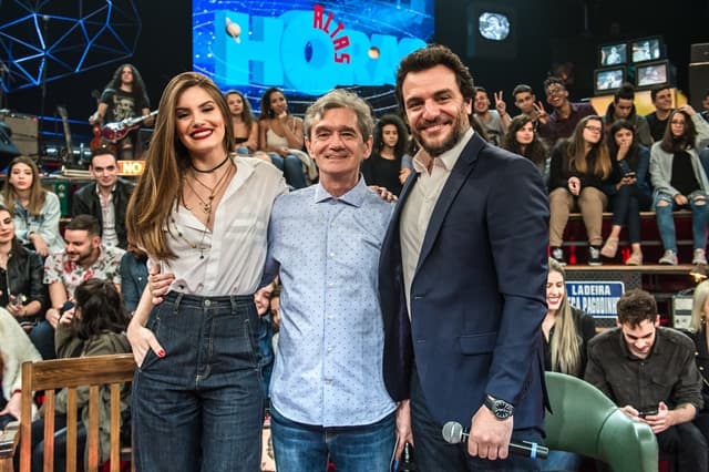 Camila Queiroz, Serginho Groisman e Rodrigo Lombardi no Altas Horas (Foto: Globo/Fábio Rocha) Camila Queiroz, Serginho Groisman e Rodrigo Lombardi no Altas Horas (Foto: Globo/Fábio Rocha)
