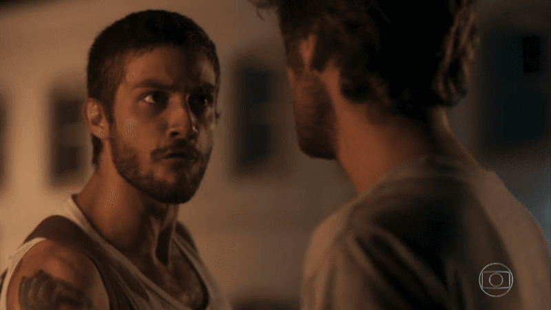 Ícaro (Chay Suede) e Beto (Emilio Dantas) em cena de Segundo Sol (Foto: Reprodução/Globo) Ícaro (Chay Suede) e Beto (Emilio Dantas) em cena de Segundo Sol (Foto: Reprodução/Globo)