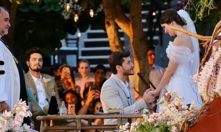 Casamento de Camila Queiroz e Klebber Toledo reúne diversos famosos; confira o look de cada um
