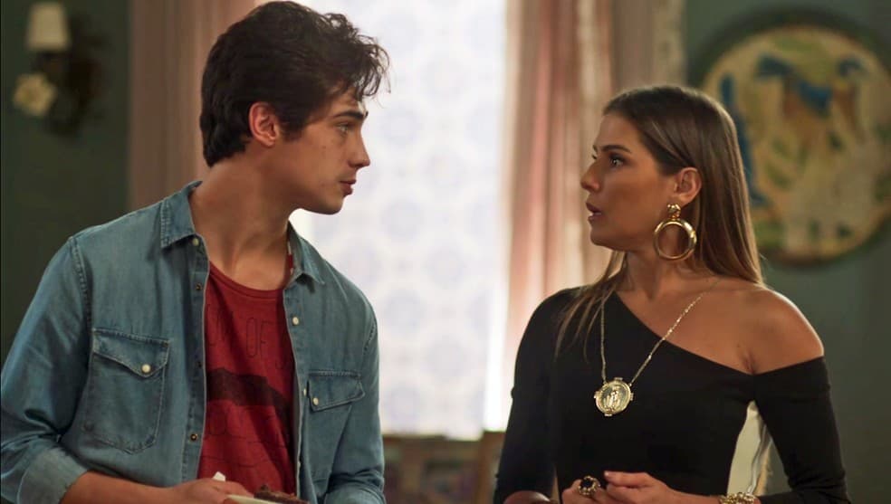 Valentim e Karola em Segundo Sol (Foto: Reprodução) Valentim e Karola em Segundo Sol (Foto: Reprodução)