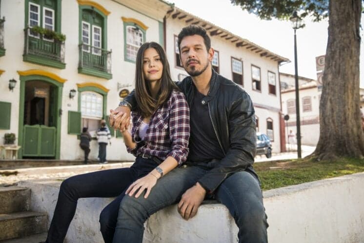 Vitória Strada esclarece rumores sobre romance com João Vicente de Castro