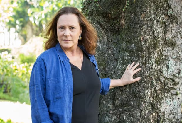 Marido de Elizabeth Savala sofre AVC e atriz se afasta da novela "O Sétimo Guardião"