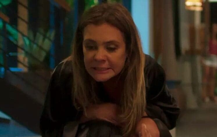 Segundo Sol: Laureta enlouquece e estrangula a própria mãe: "Vou matar"