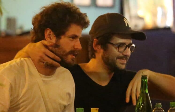 Maurício Destri e Gil Coelho se conheceram em novela da Globo e passado vem à tona