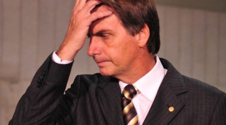 Record deve ser proibida de exibir entrevista com Jair Bolsonaro durante debate