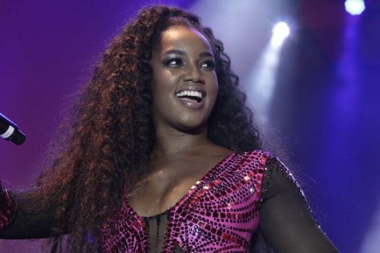 Cantora Iza faz desabafo sobre incêndio no Museu Nacional do Rio e fala sobre eleições para presidente