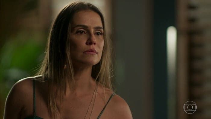 Rejeitada e abandonada pela mãe: o passado de Karola em Segundo Sol