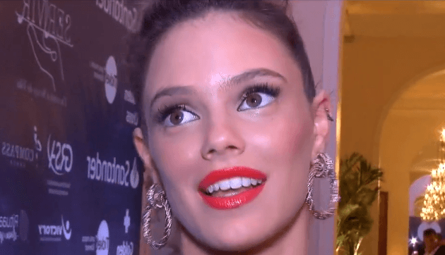 Laura Neiva a nova fase no relacionamento com Chay Suede. (Foto: Reprodução)