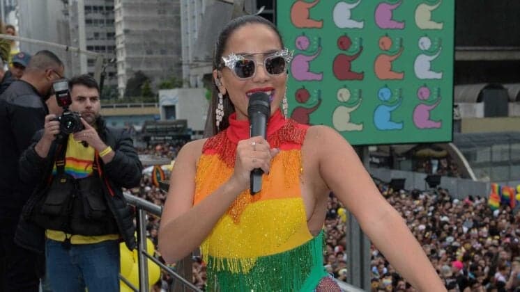 Anitta nega indireta para ex em novo clipe: 'Sempre fiz música assim'