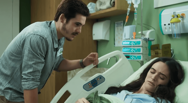 Nicolas Prates e Juliana Paiva em O Tempo Não Para, novela das sete da Globo. (Foto: Reprodução)