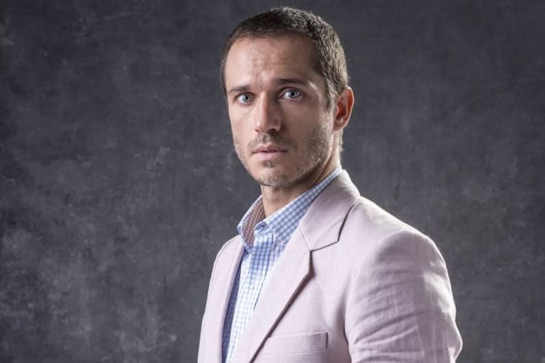 O ator Paulo Rocha como o médico José Aranha (Foto: João Cotta/Gshow)