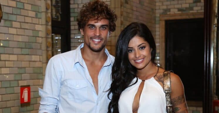 Voltaram? Após anunciar término, Aline Riscado e Felipe Roque curtem praia em clima de romance