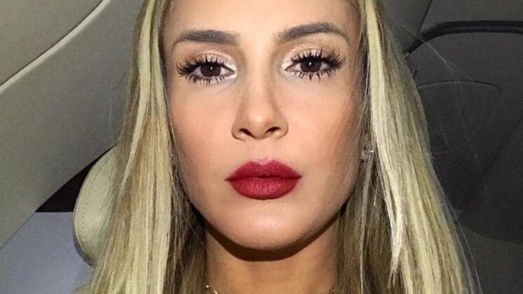 Claudia Leitte posa ao lado dos filhos e seguidores apontam: "a cara da mãe"