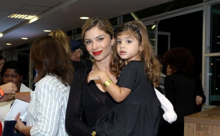 Grazi Massafera resolve matricular Sofia na mesma escola bilíngue que estudou Sasha Meneghel