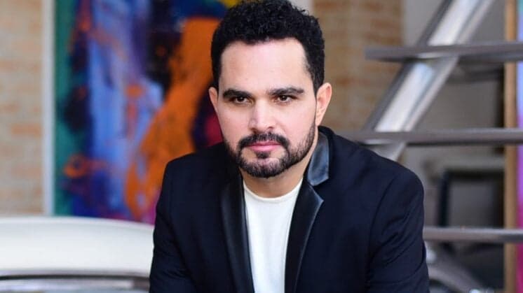 Luciano Camargo viaja com a esposa