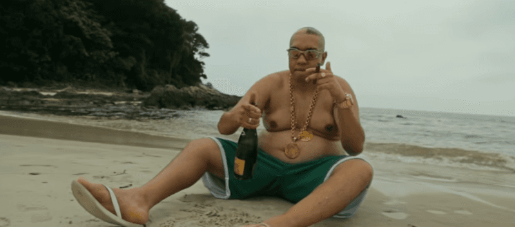 Após estourar com hit, funkeiro muda e 'choca' ao exibir novo visual