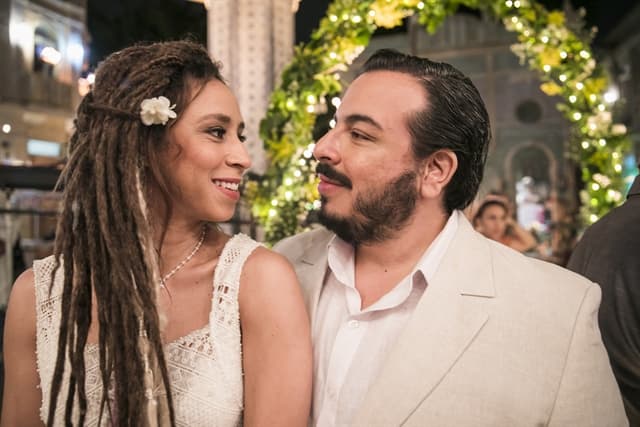 Clóvis (Luis Lobianco) e Gorete (Thalita Carauta) em Segundo Sol (Foto: Globo/João Miguel Júnior) Clóvis (Luis Lobianco) e Gorete (Thalita Carauta) em Segundo Sol (Foto: Globo/João Miguel Júnior)