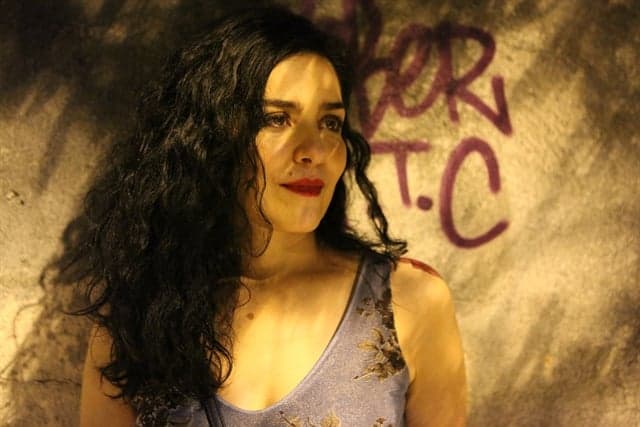 Letícia Sabatella vai substituir Camila Pitanga em Órfãos da Terra e será uma das mulheres do sheik