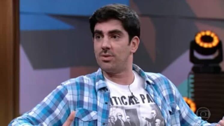 Temendo o pior, Marcelo Adnet abre o jogo e fala das ameaças políticas que sofreu: "Dá medo''