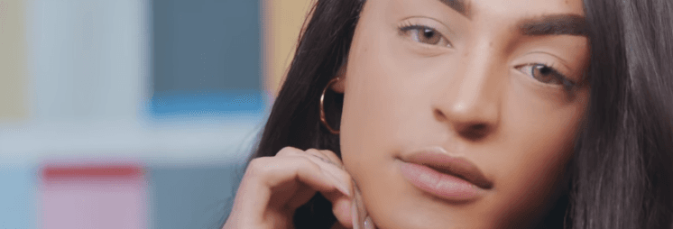 Pabllo Vittar faz estreia em programa da Globo