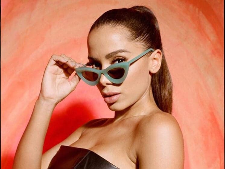 Após polêmica no México, Anitta faz desabafo bombástico e manda indireta